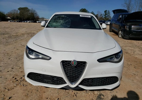 Alfa Romeo Giulia cena 56000 przebieg: 121045, rok produkcji 2017 z Olsztyn małe 56